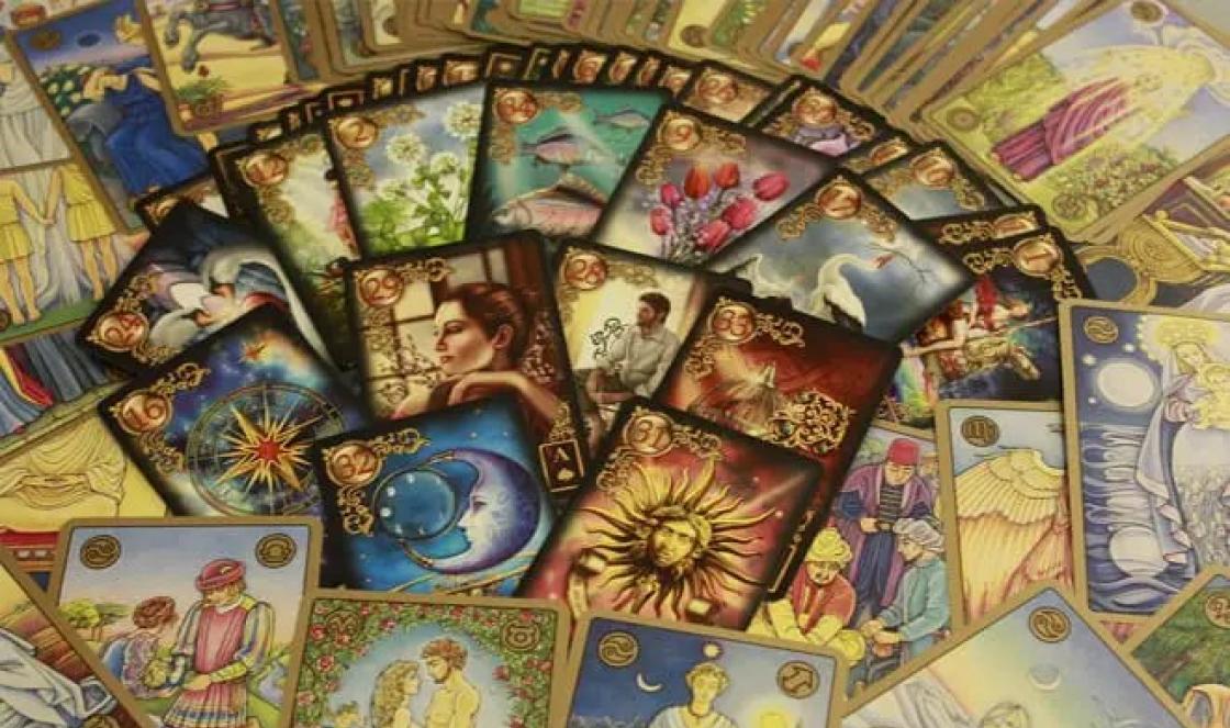 Doğum tarixinə görə şəxsi tarot kartı