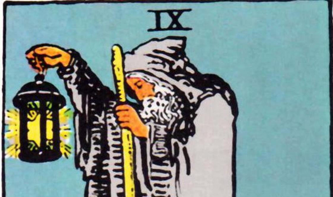 Pustinjak (9 Arkana) Tarot: uspravno i obrnuto značenje