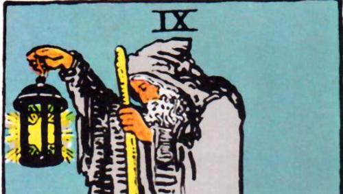 Hermit (9 Arcana) Tarot: dik ve ters anlam